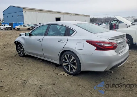 2017 Nissan Altima 2.5 z USA, uszkodzony, nr VIN 1N4AL3AP2HC145811